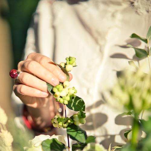 Natuurlijk Suus Suzanne in een bloemenveld
